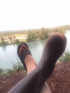 Ariel Tweto feet photo thumbnail