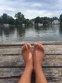 Ariel Tweto feet photo thumbnail