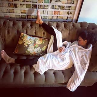 Ariel Tweto feet photo thumbnail