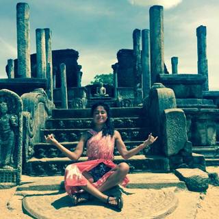 Ariel Tweto feet photo thumbnail