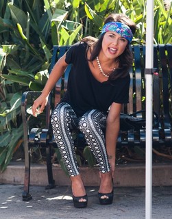 Ariel Tweto feet photo thumbnail