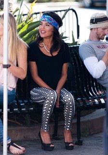 Ariel Tweto feet photo thumbnail