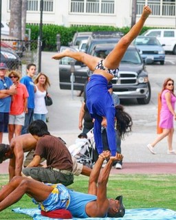 Ariel Tweto feet photo thumbnail