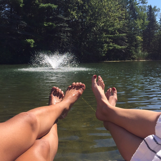 Ariel Tweto feet photo thumbnail