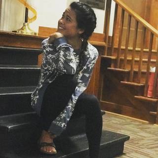 Ariel Tweto feet photo thumbnail