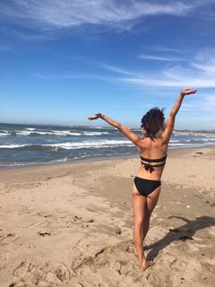 Ariel Tweto feet photo thumbnail