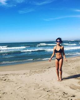 Ariel Tweto feet photo thumbnail