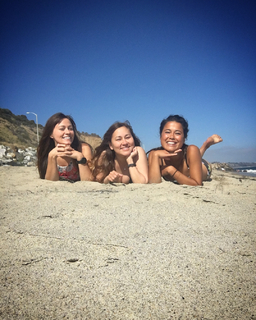 Ariel Tweto feet photo thumbnail