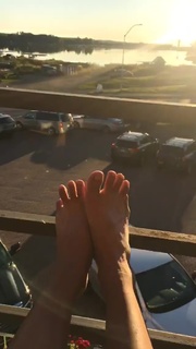 Ariel Tweto feet photo thumbnail