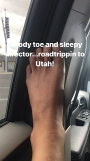 Ariel Tweto feet photo thumbnail