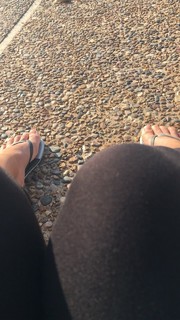 Ariel Tweto feet photo thumbnail