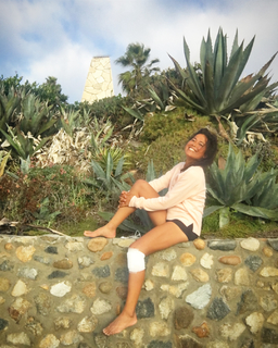 Ariel Tweto feet photo thumbnail