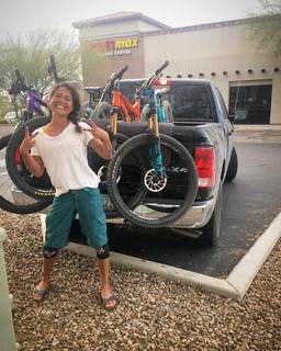 Ariel Tweto feet photo thumbnail