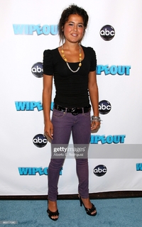 Ariel Tweto feet photo thumbnail