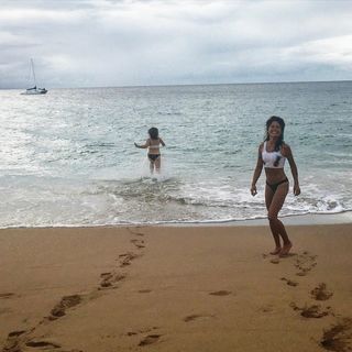 Ariel Tweto feet photo thumbnail
