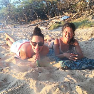 Ariel Tweto feet photo thumbnail