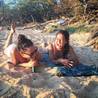 Ariel Tweto feet photo thumbnail