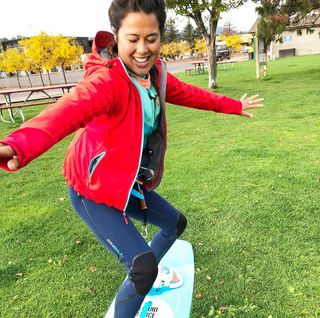 Ariel Tweto feet photo thumbnail