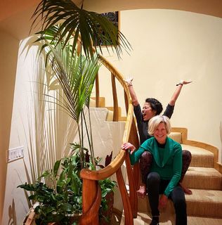 Ariel Tweto feet photo thumbnail