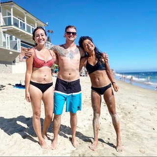 Ariel Tweto feet photo thumbnail