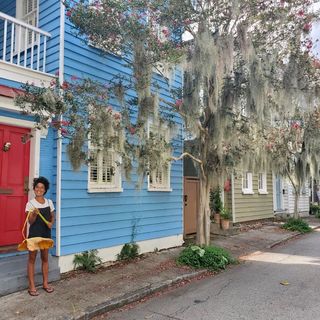 Ariel Tweto feet photo thumbnail