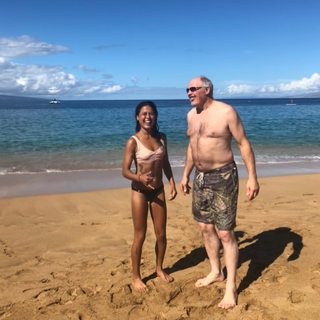 Ariel Tweto feet photo thumbnail