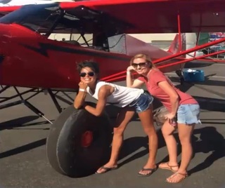 Ariel Tweto feet photo thumbnail