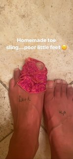Ariel Tweto feet photo thumbnail