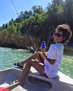 Ariel Tweto feet photo thumbnail