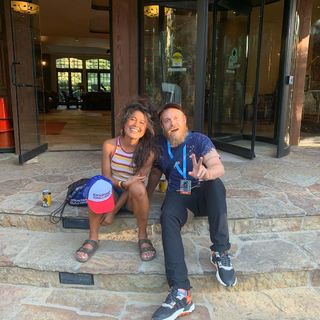 Ariel Tweto feet photo thumbnail