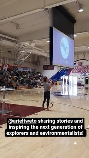 Ariel Tweto feet photo thumbnail
