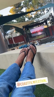 Ariel Tweto feet photo thumbnail