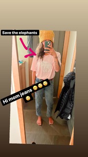 Ariel Tweto feet photo thumbnail