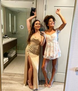 Ariel Tweto feet photo thumbnail