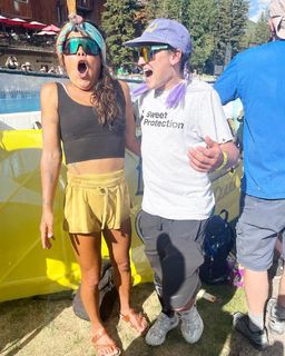 Ariel Tweto feet photo thumbnail