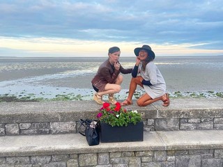 Ariel Tweto feet photo thumbnail