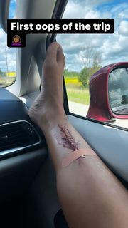 Ariel Tweto feet photo thumbnail