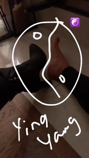 Ariel Tweto feet photo thumbnail