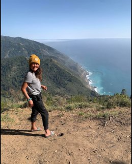 Ariel Tweto feet photo thumbnail