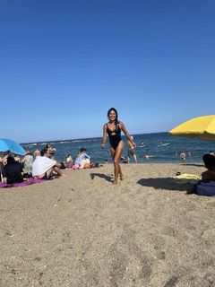 Ariel Tweto feet photo thumbnail