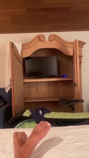 Ariel Tweto feet photo thumbnail