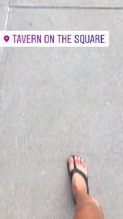 Ariel Tweto feet photo thumbnail
