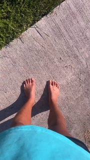 Ariel Tweto feet photo thumbnail