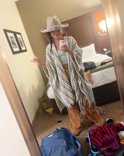 Ariel Tweto feet photo thumbnail