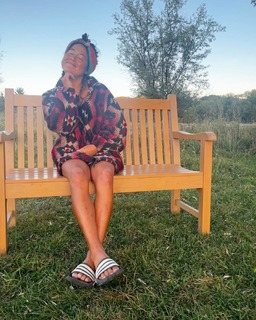 Ariel Tweto feet photo thumbnail