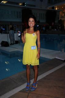 Ariel Tweto feet photo thumbnail