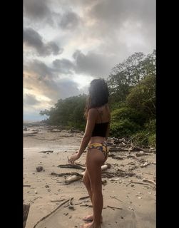 Ariel Tweto feet photo thumbnail
