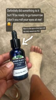 Ariel Tweto feet photo thumbnail