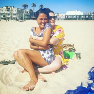 Ariel Tweto feet photo thumbnail