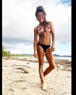 Ariel Tweto feet photo thumbnail